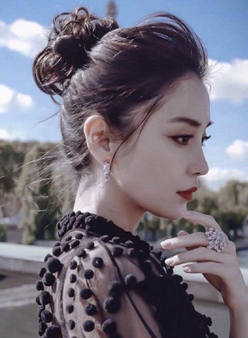 楊穎的側(cè)臉,鄭爽的側(cè)臉,趙麗穎的側(cè)臉,熱巴的側(cè)臉 漫畫里出來的 容貌